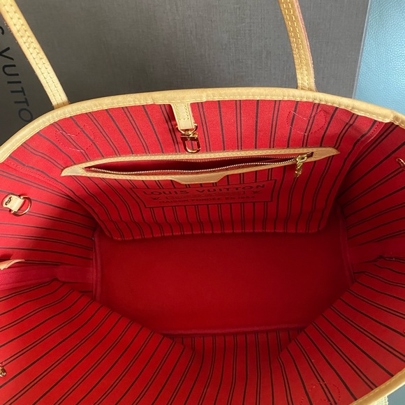 ❌SOLD❌Louis Vuitton Neverfull MM - Picture 16 of 17